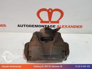 Used Front brake calliper, left Renault Megane III Grandtour (KZ) 1.5 dCi 110 Price on request offered by Alexander Autodemontage