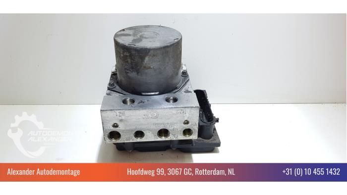 Usagé Bloc ABS Opel Corsa C (F08/68) 1.0 12V Twin Port Prix € 19,98 Règlement à la marge proposé par Alexander Autodemontage