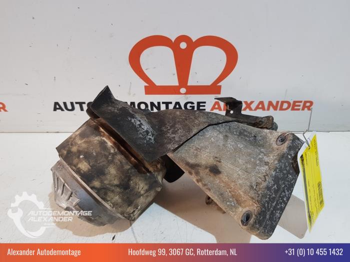 Used Engine mount Mercedes CLS (C219) 320 CDI 24V Price on request offered by Alexander Autodemontage