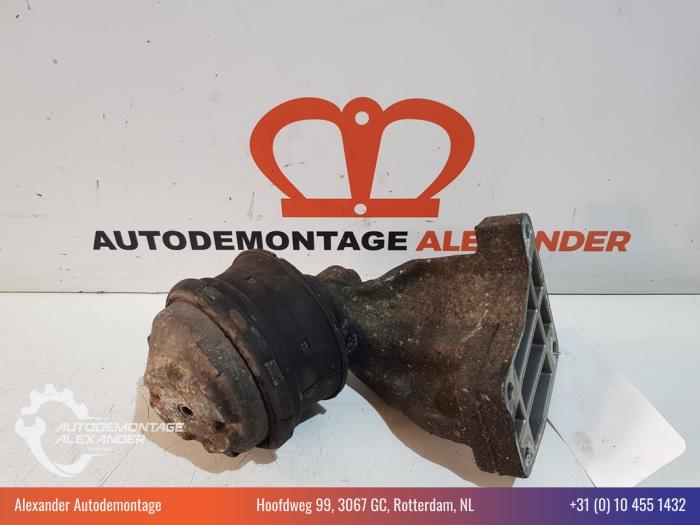 Used Engine mount Mercedes CLS (C219) 320 CDI 24V Price on request offered by Alexander Autodemontage