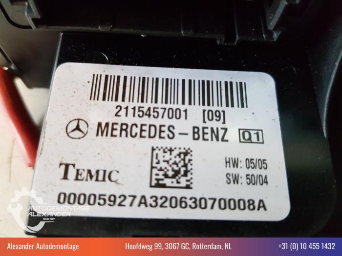 Caja de fusibles de un Mercedes-Benz CLS (C219) 320 CDI 24V 2006