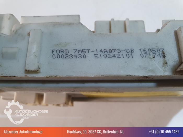 Fuse box from a Ford C-Max (DM2) 1.8 16V 2008