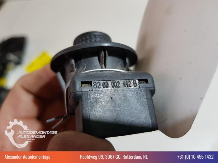 Mirror switch from a Renault Twingo II (CN) 1.5 dCi 90 FAP 2011