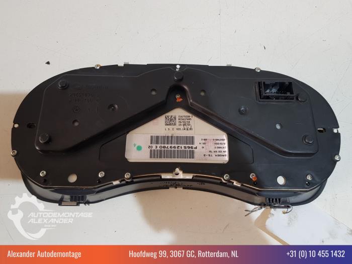 Instrument panel from a Peugeot 307 CC (3B) 2.0 16V 2005