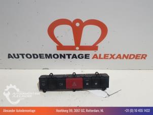 Usados Interruptor de luz de pánico Citroen Jumper (U9) 2.2 HDi 120 Precio € 40,00 Norma de margen ofrecido por Alexander Autodemontage