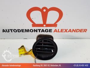 Usados Rejilla de aire de salpicadero Opel Corsa D 1.0 Precio € 20,00 Norma de margen ofrecido por Alexander Autodemontage