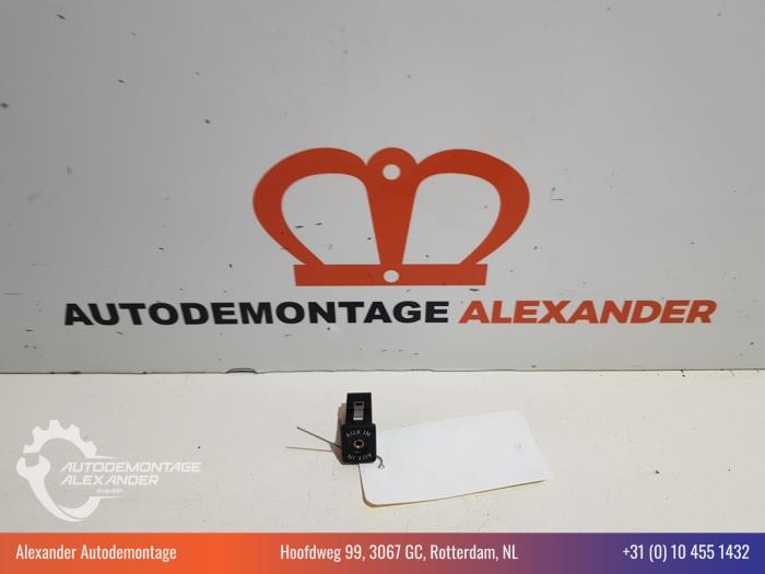 Zlacze AUX/USB z Volkswagen Golf VI (5K1) 1.6 TDI 16V 2009