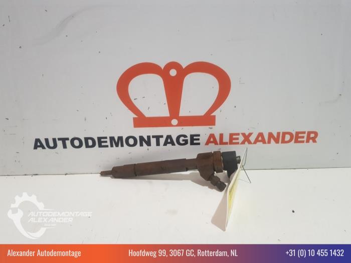 Injector (diesel) from a Mercedes-Benz Sprinter 3t (903) 311 CDI 16V 2000