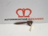 Injector (diesel) from a Mercedes-Benz Sprinter 3t (903) 311 CDI 16V 2000