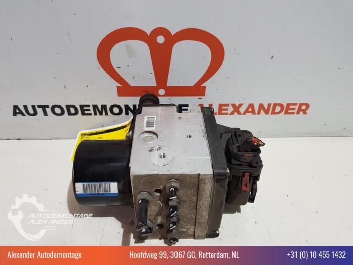 Begagnade ABS-pump Volkswagen Passat (3C2) 2.0 FSI 16V Pris € 100,00 Marginaltabell erbjuds av Alexander Autodemontage