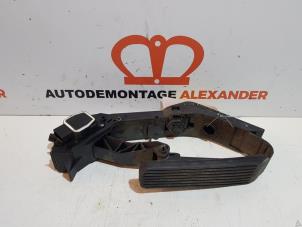 Used Accelerator pedal Mercedes CLS (C219) 320 CDI 24V Price on request offered by Alexander Autodemontage