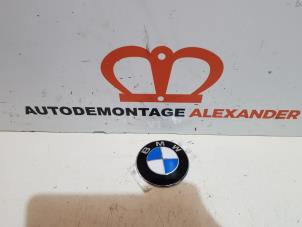 Usagé Emblème BMW 3 serie (E46/4) 316i 16V Prix € 15,00 Règlement à la marge proposé par Alexander Autodemontage