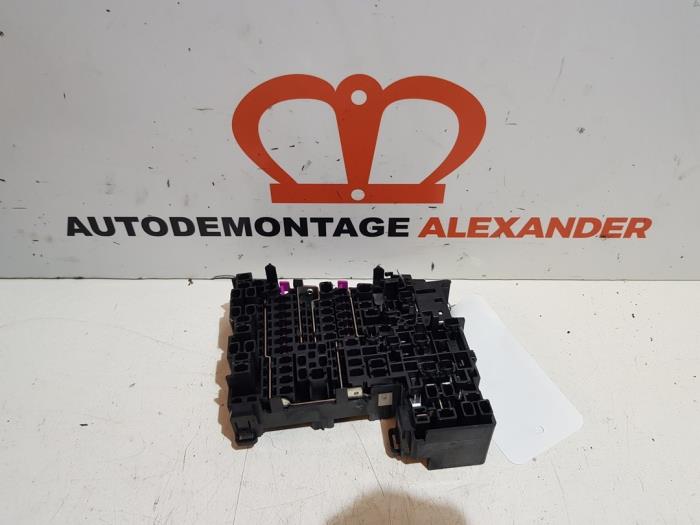 Begagnade Säkringsbox Volkswagen Touran (5T1) 2.0 TDI 150 Pris € 19,99 Marginaltabell erbjuds av Alexander Autodemontage