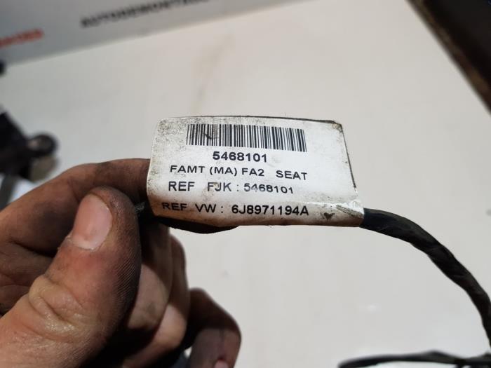 Mazo de cables PDC de un Seat Ibiza ST (6J8) 1.2 TDI Ecomotive 2012