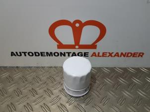 Used Oil filter Opel Astra G Caravan (F35) 1.7 DTL Price on request offered by Alexander Autodemontage