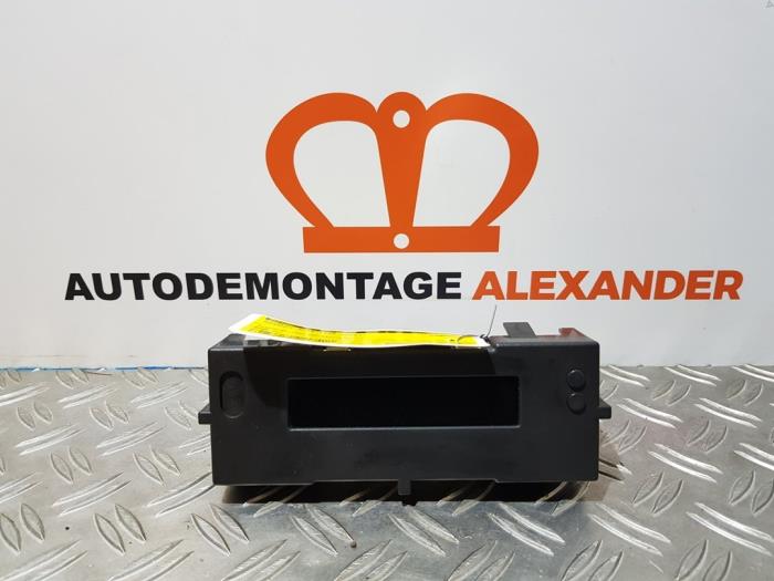 Begagnade Innerdisplay Renault Clio III (BR/CR) 1.4 16V Pris på förfrågan erbjuds av Alexander Autodemontage