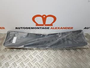 Usados Soporte matrícula delantero Mercedes E (W212) E-250 CGI 16V BlueEfficiency Precio € 60,50 IVA incluido ofrecido por Alexander Autodemontage