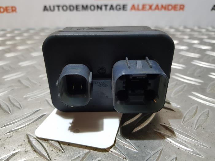Glow plug relay Opel Combo Mk.III 1.3 CDTI 16V 55229840