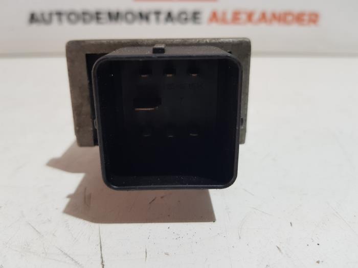 Glow plug relay Nissan Qashqai 1.5 dCi 9640469680A