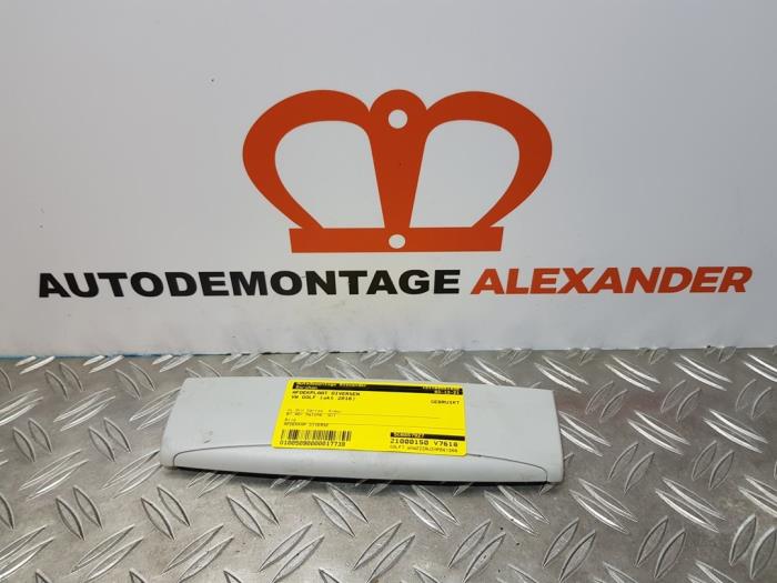 Gebrauchte Abdeckplatte sonstige Volkswagen Golf VII (AUA) 1.2 TSI 16V Preis auf Anfrage angeboten von Alexander Autodemontage
