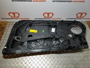 Używane Mechanizm szyby prawej przedniej wersja 2-drzwiowa Ford Fiesta 6 (JA8) 1.0 EcoBoost 12V 125 Cena na żądanie oferowane przez Alexander Autodemontage