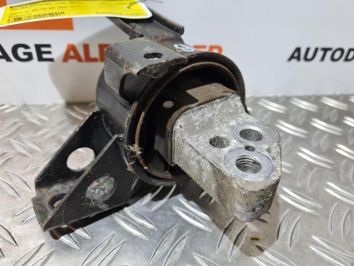 Used Engine mount Chevrolet Spark 1.0 16V Bifuel Price on request offered by Alexander Autodemontage