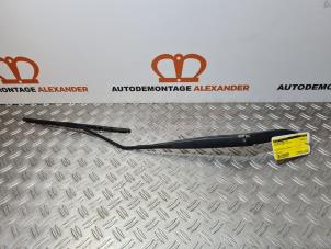 Used Front wiper arm Chevrolet Spark 1.0 16V Bifuel Price on request offered by Alexander Autodemontage