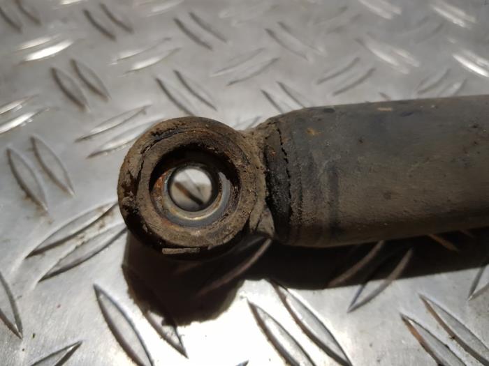 Rear shock absorber, left from a Kia Rio III (UB) 1.1 CRDi VGT 12V 2012