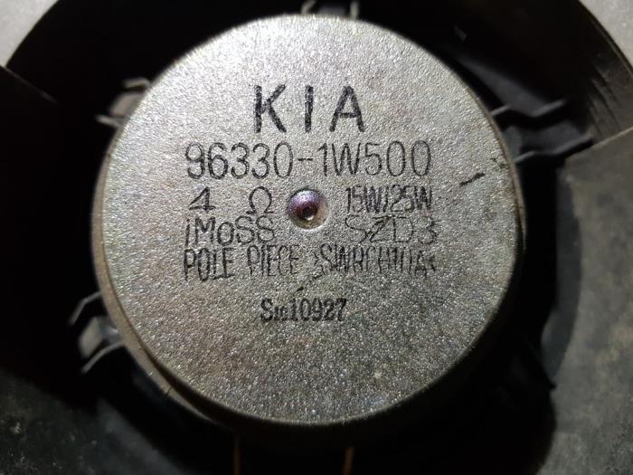 Speaker from a Kia Rio III (UB) 1.1 CRDi VGT 12V 2012