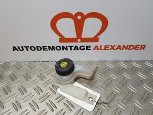 Usagé Réservoir de liquide de frein Mazda 2 (DE) 1.4 CDVi 16V Prix sur demande proposé par Alexander Autodemontage
