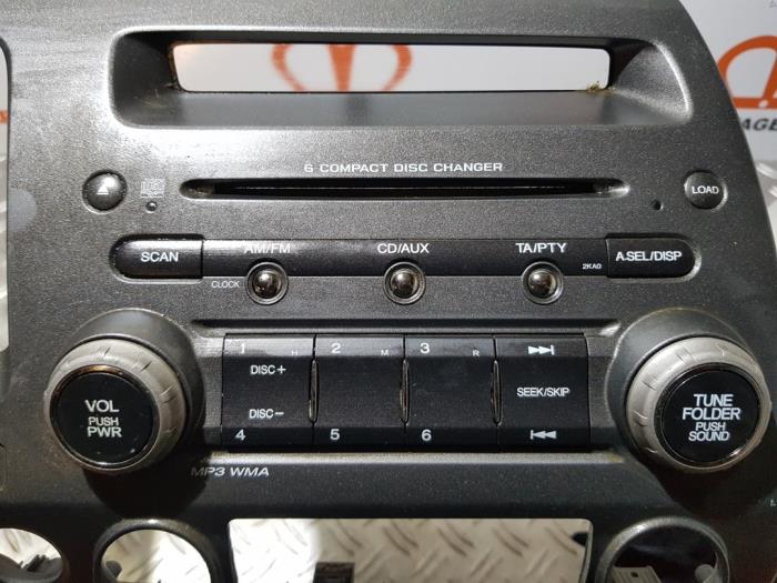 Panel de control de radio de un Honda Civic (FA/FD) 1.3 Hybrid 2006