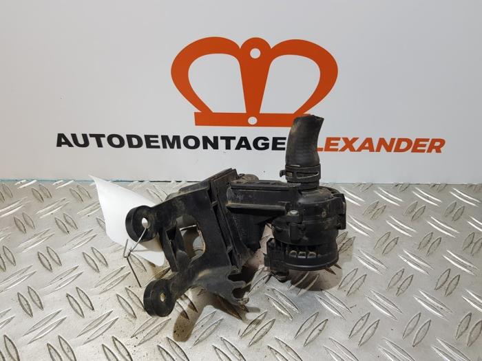 Begagnade Extra vattenpump Audi A6 Avant Quattro (C6) 2.7 TDI V6 24V Pris € 50,00 Marginaltabell erbjuds av Alexander Autodemontage