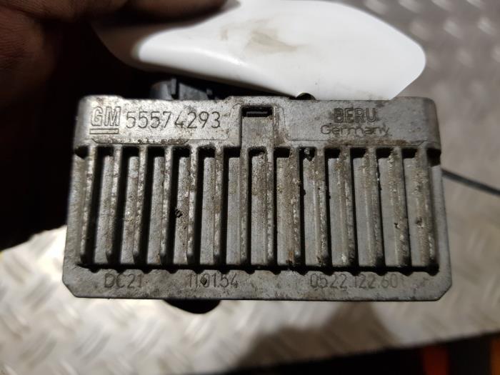 Glow plug relay Opel Corsa D 1.3 CDTi 16V ecoFLEX 55574293