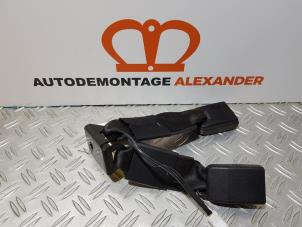 Used Rear seatbelt buckle, centre Nissan Qashqai (J10) 1.5 dCi Price on request offered by Alexander Autodemontage