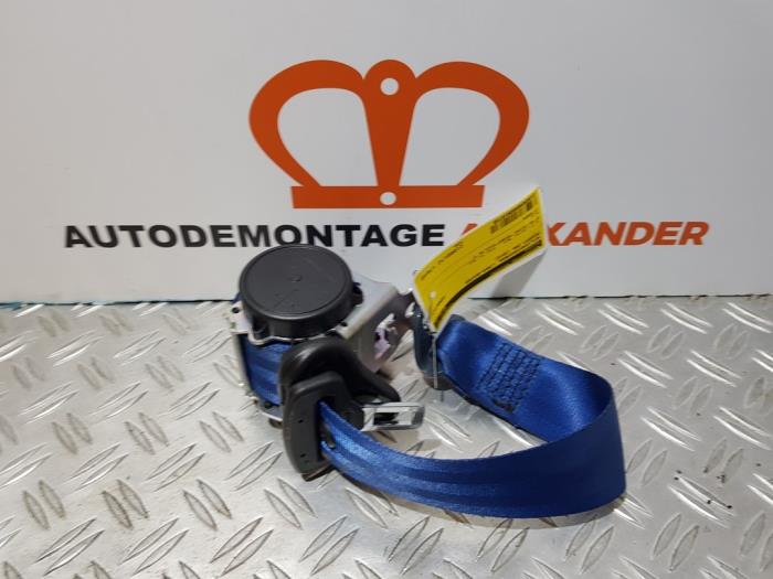 Begagnade Bakre säkerhetsbälte, vänster Peugeot 208 I (CA/CC/CK/CL) 1.2 Vti 12V PureTech Pris € 80,00 Marginaltabell erbjuds av Alexander Autodemontage
