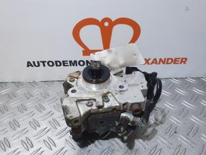 Used Mechanical fuel pump Toyota Auris (E18) 1.4 D-4D-F 16V Price on request offered by Alexander Autodemontage
