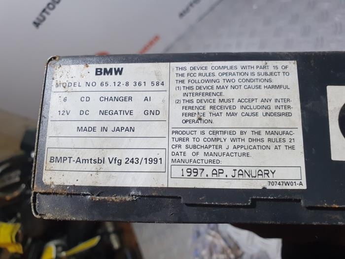 Cambiador de CD de un BMW 3 serie (E46/4) 320d 16V 1999