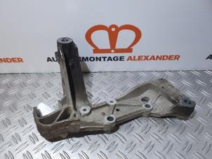 Used Front wishbone support, right Seat Leon (1P1) 1.9 TDI 105 Price on request offered by Alexander Autodemontage