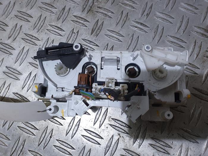 Panel de control de calefacción de un Fiat Scudo (270) 1.6 D Multijet DPF 2013