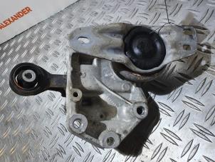 Engine mount from a Fiat Scudo (270) 1.6 D Multijet DPF 2013