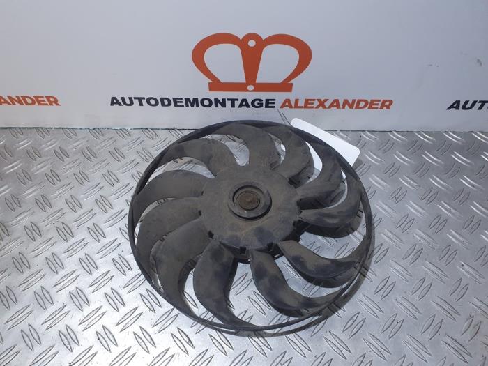 Cooling fans from a Volkswagen Golf III Variant (1H5) 1.9 TDI 1997
