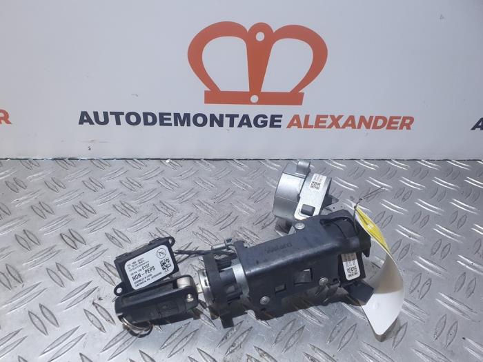 Używane Stacyjka + Kluczyk Opel Karl 1.0 12V Cena na żądanie oferowane przez Alexander Autodemontage