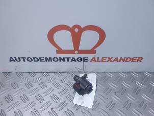 Used Fuel pressure regulator Renault Megane II (BM/CM) 1.5 dCi 80 Price on request offered by Alexander Autodemontage