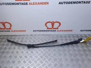 Used Front wiper arm Skoda Fabia II Combi 1.2 TSI Price on request offered by Alexander Autodemontage