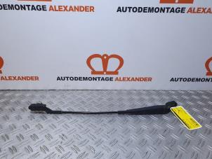 Used Front wiper arm Skoda Fabia II (5J) 1.2 TDI 12V Greenline Price on request offered by Alexander Autodemontage