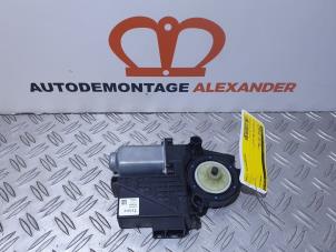 Używane Silnik szyby drzwiowej Volkswagen Transporter T5 1.9 TDi Cena € 60,00 Procedura marży oferowane przez Alexander Autodemontage