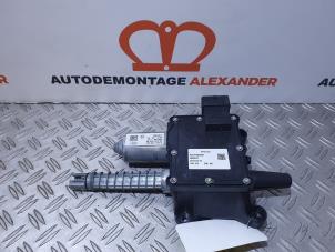 Używane Mechanizm hamulca recznego Peugeot 508 (8D) 2.0 Hybrid4 16V Cena € 70,00 Procedura marży oferowane przez Alexander Autodemontage