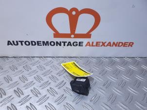 Used Seat heating switch Peugeot 508 (8D) 2.0 Hybrid4 16V Price € 20,00 Margin scheme offered by Alexander Autodemontage