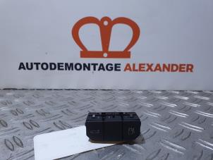 Used Tank cap cover switch Peugeot 508 (8D) 2.0 Hybrid4 16V Price € 20,00 Margin scheme offered by Alexander Autodemontage