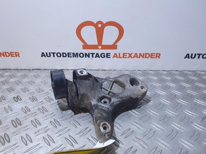 Usados Rodillo tensor correa trapezoidal Volkswagen Touran (1T1/T2) 1.6 FSI 16V Precio € 15,00 Norma de margen ofrecido por Alexander Autodemontage